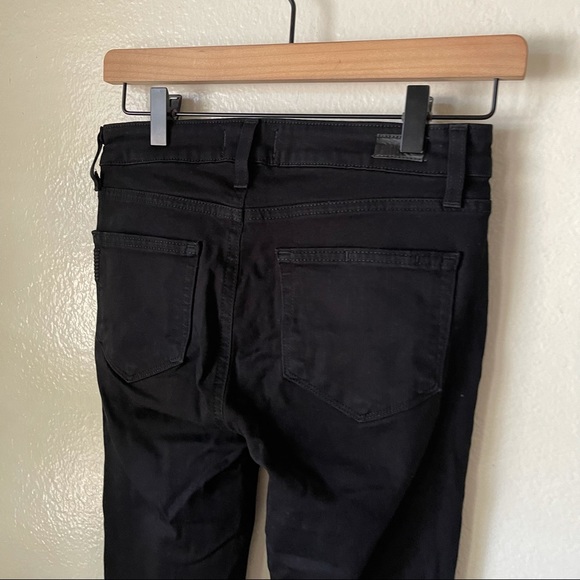 Paige | Verdugo Crop Ankle Zip Jeans - Picture 6 of 8